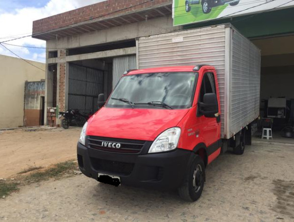 IVECO BAU 2014 CARGA SECA COM PARCELAS