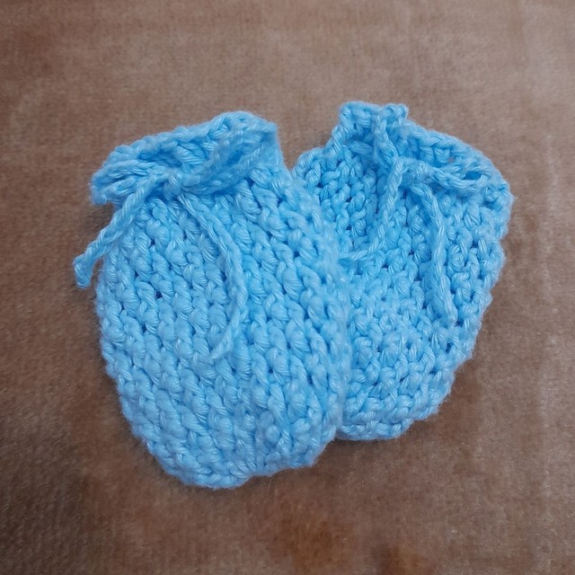 Luva para bebe em crochê feito á mão