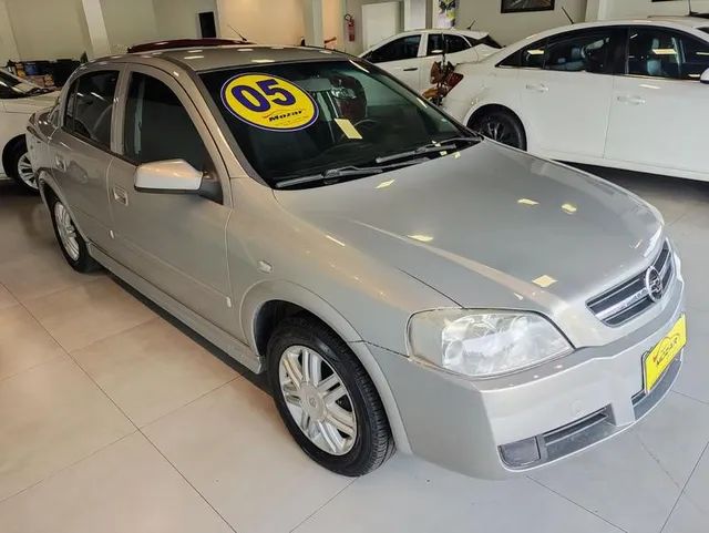 CHEVROLET - ASTRA - 2005/2006 - Vermelha - R$ 75.000,00