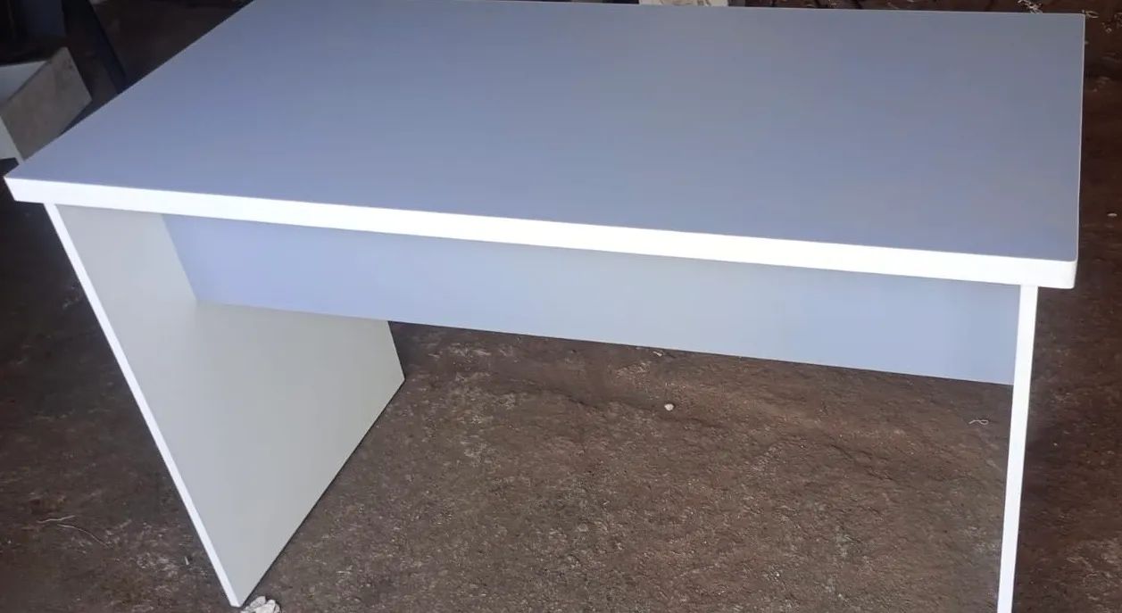 produto novo - mesa cinza e branca com duas gavetas - Foto 2