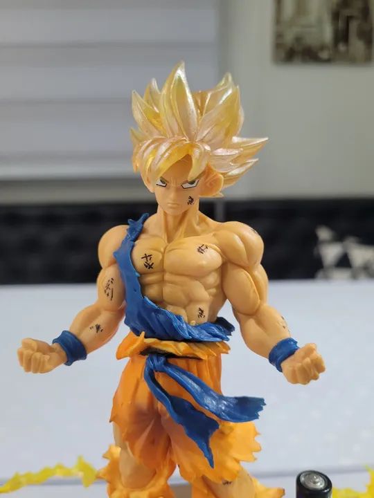 Goku Super Saiyajin 2 Figure com efeitos - Foto 3