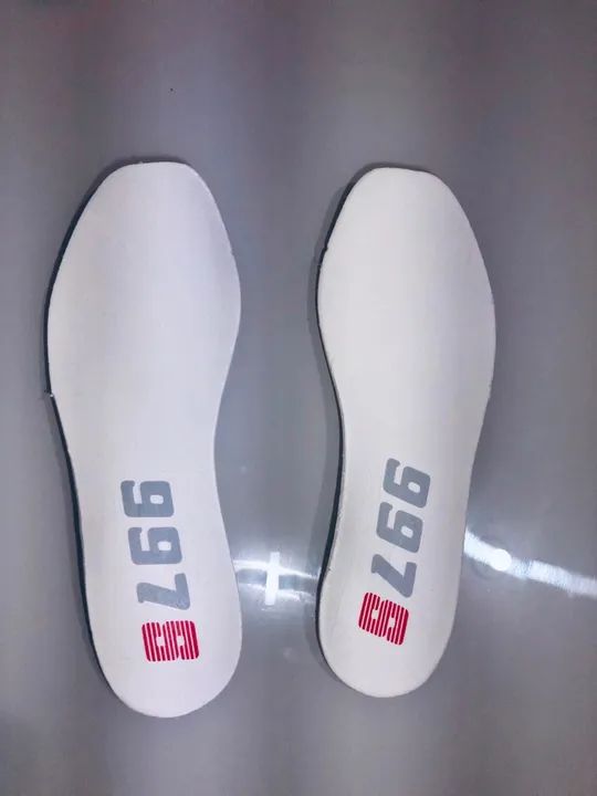 Tênis New Balance 997S bege e laranja - Tamanho 40 - Foto 6