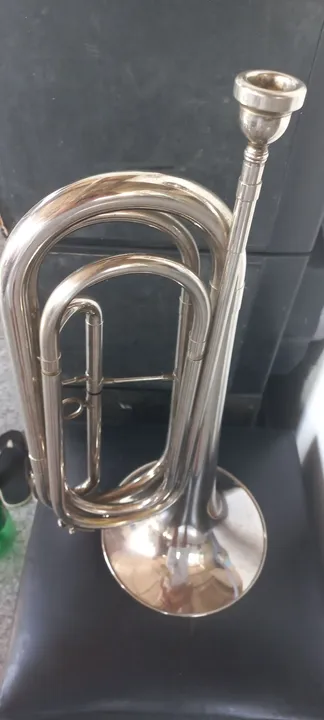 Trombone de metal antigo