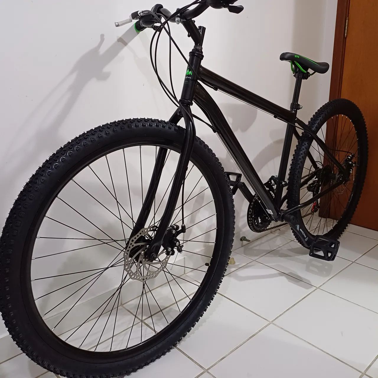 Bicicleta 29 GTS M1 Freio a Disco 24v Walk New Steel + Kit capacete, bomba pneus e mais - Foto 2