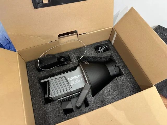 Luz de Led Aputure Amaran 200x S Bowens Mount Lacrado Na Caixa Sem Uso Profissional 200w - Foto 2