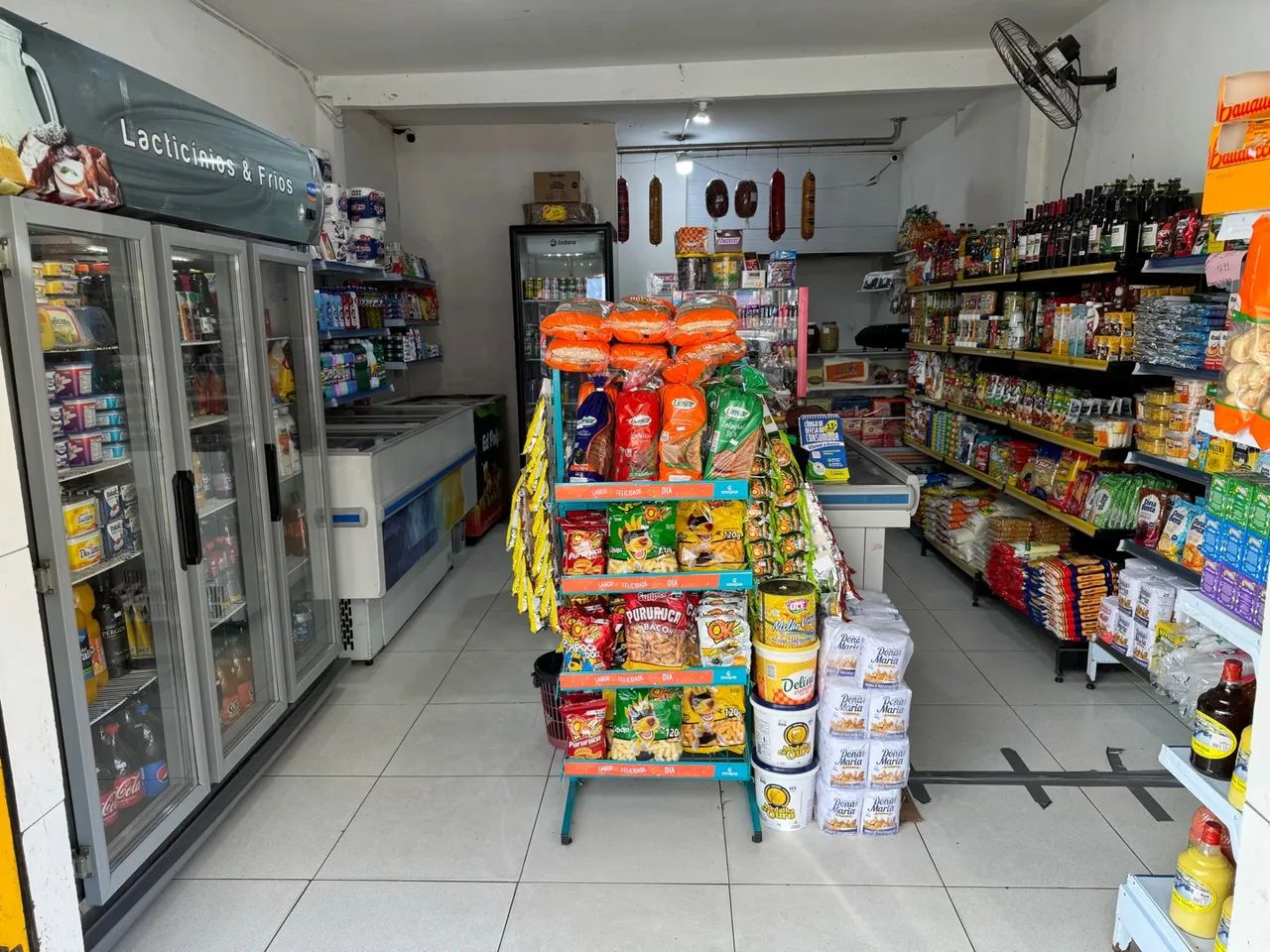 Casa de Frios e Mercearia completa para venda