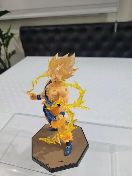 Goku Super Saiyajin 2 Figure com efeitos - Foto 5