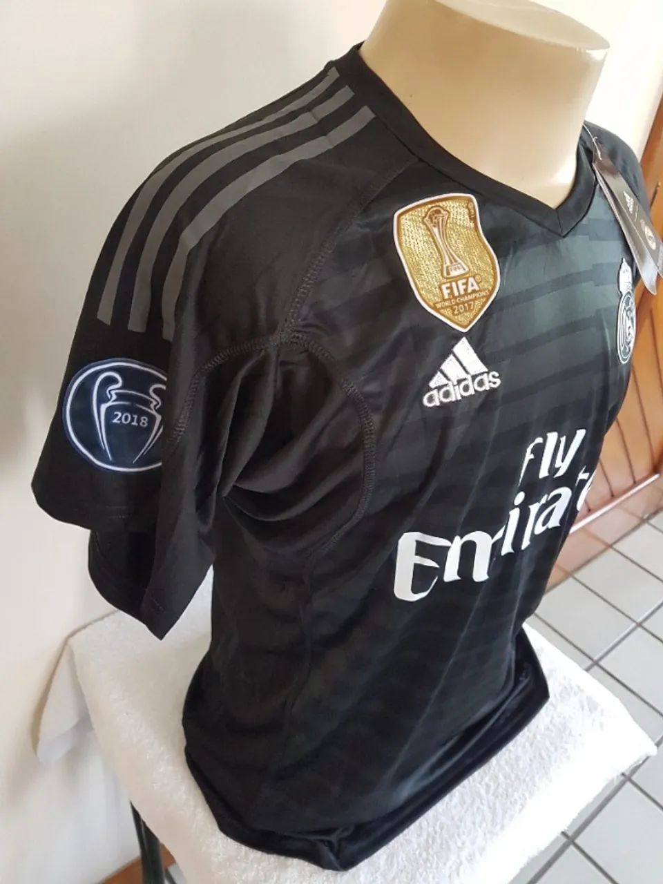 Camisa Real Madrid Goleiro Personalizada com Patchs Peça Única - Foto 4