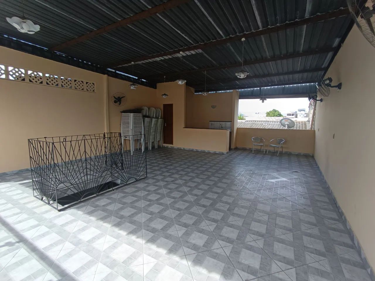 // Casa com Ponto Comercial no Santa Luzia 