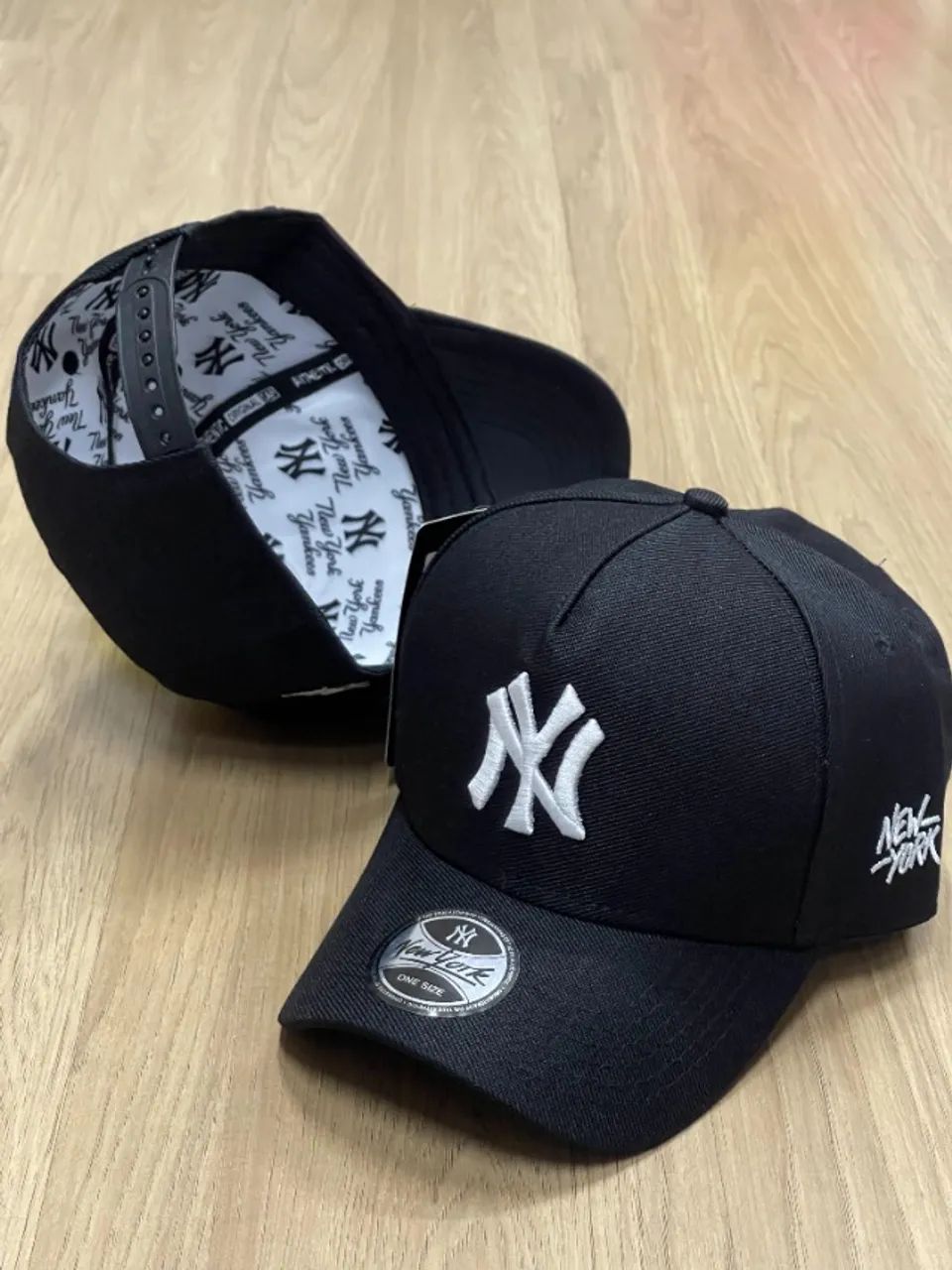 Bonés e chinelos  - Foto 6