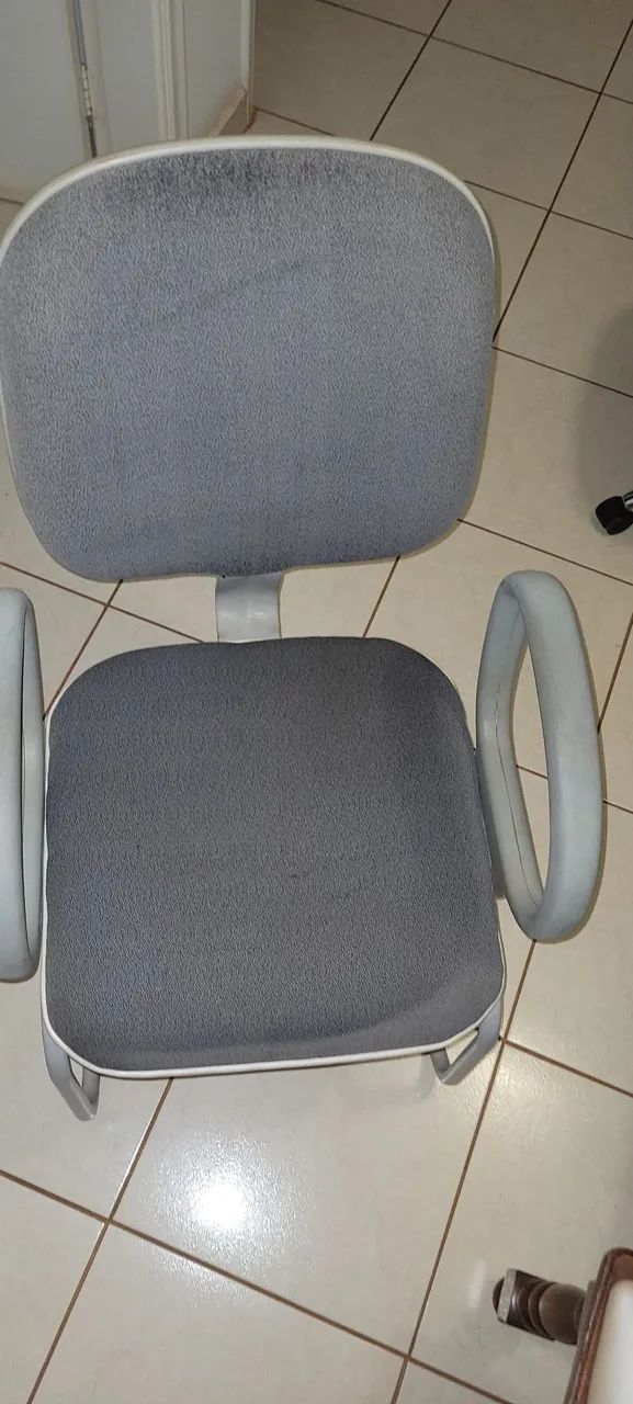 Cadeira de escritório cinza - Foto 4
