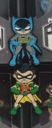 Dupla Pins - Batman & Robin - Iron studios  - Foto 2