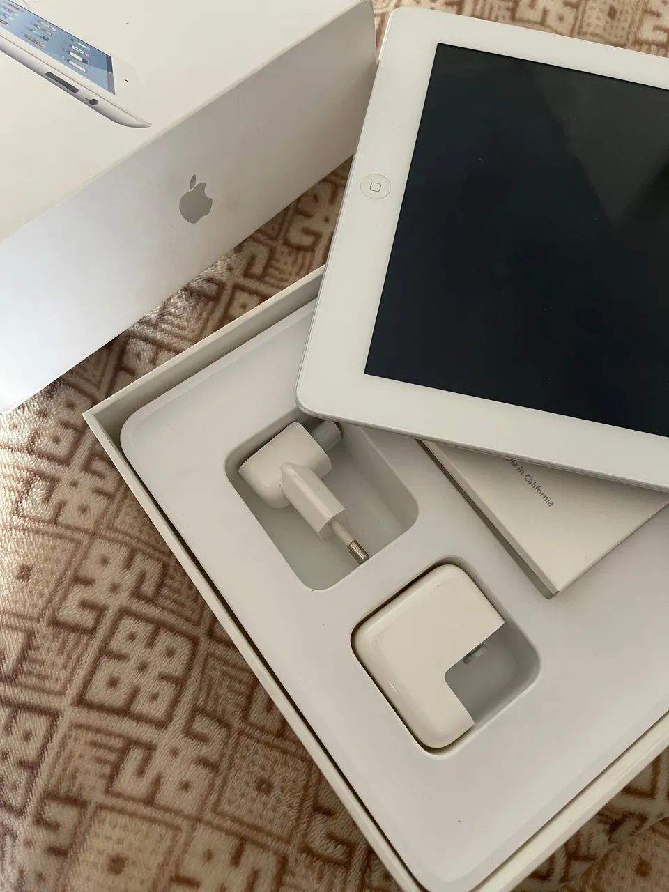 iPad本体 T3 iPad 3ª Geração 16GB (Wi-Fi) com Tela de Retina - Na Caixa e