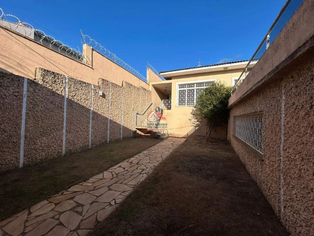 Casa no São Benedito com 4 Suítes e 334m² - Foto 2
