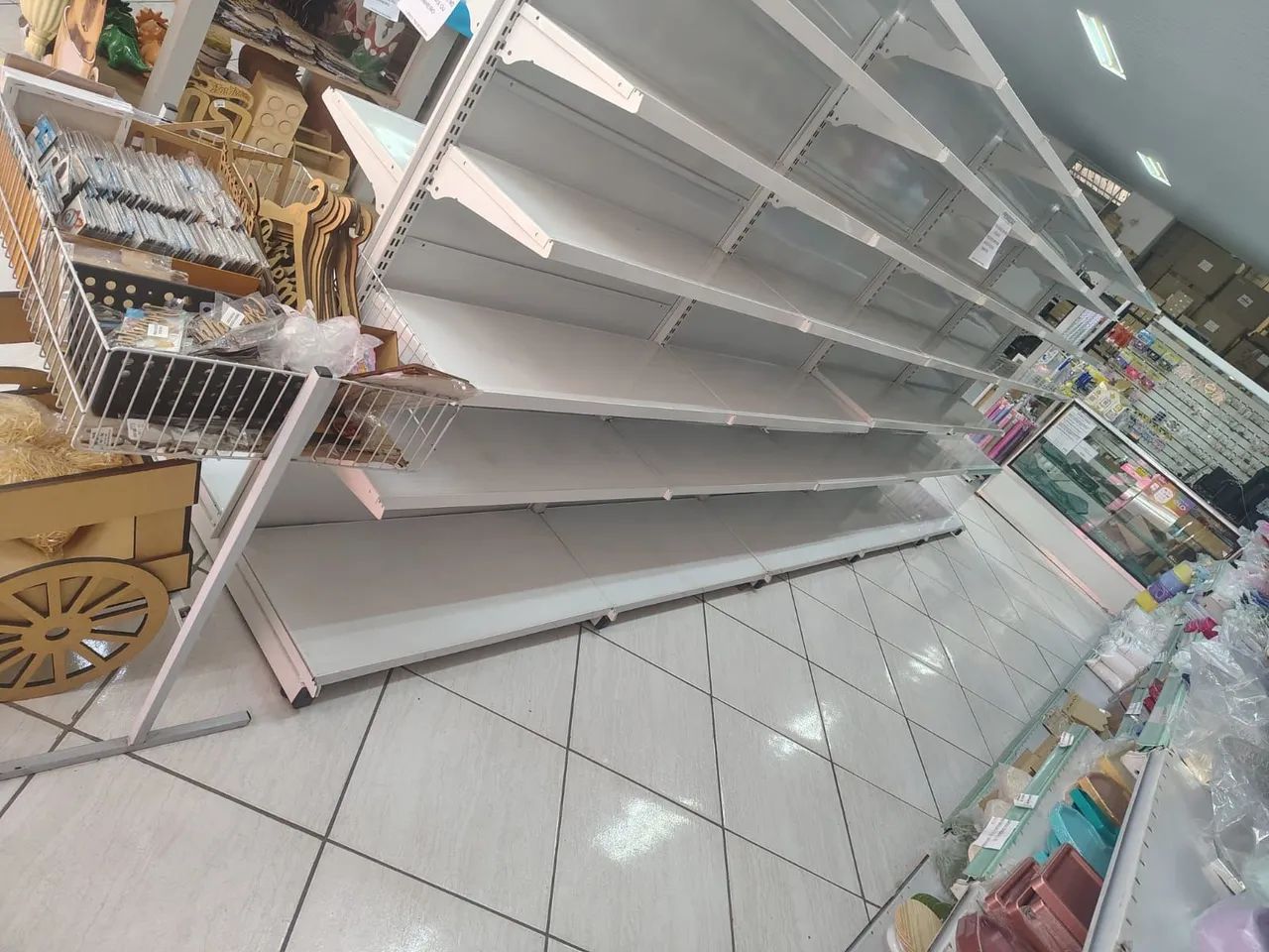 Gôndolas/Prateleiras  - Foto 4