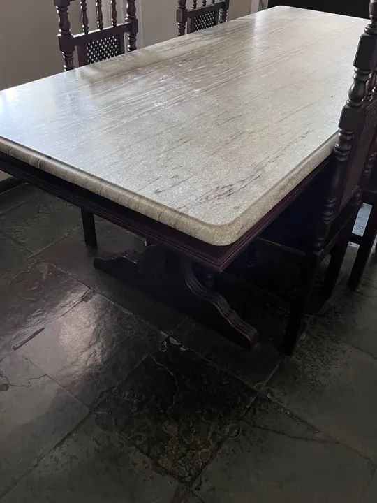 Mesa de Jantar em Madeira Maciça com Tampo de Mármore