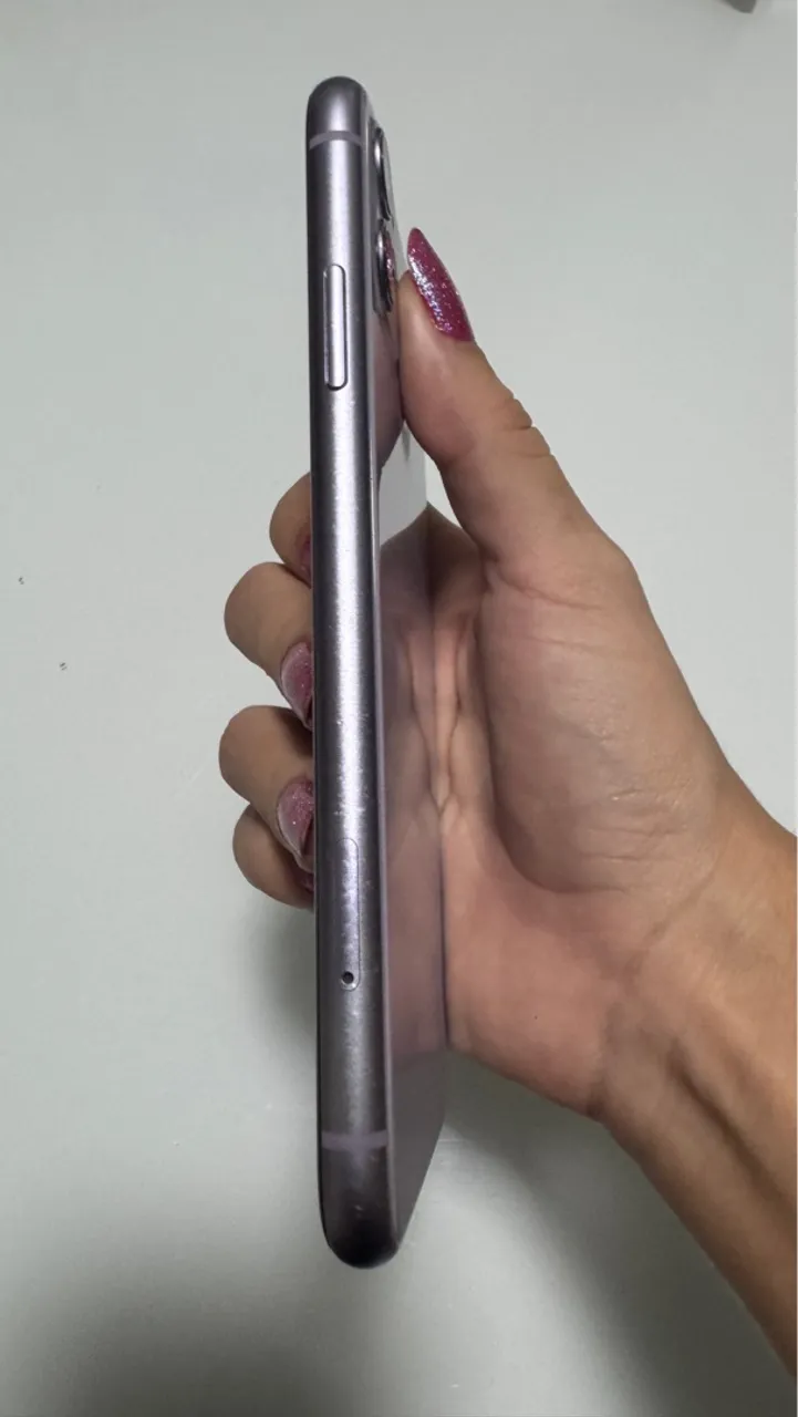 iPhone 11 64 GB lilás todo perfeito