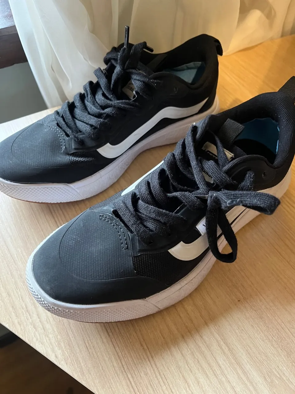 Tênis Vans Ultrarange Preto e Branco