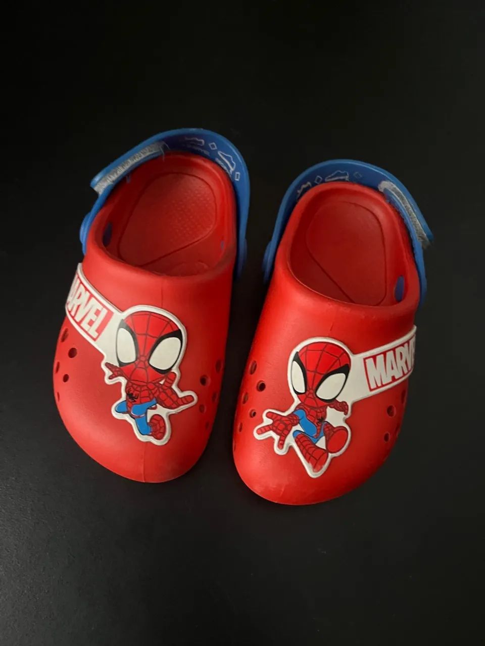 Chinelo - modelo Crocs homem aranha 
