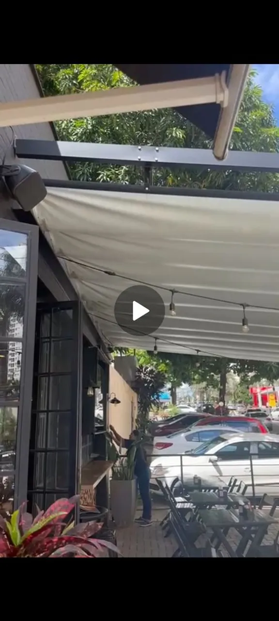 Toldo retrátil