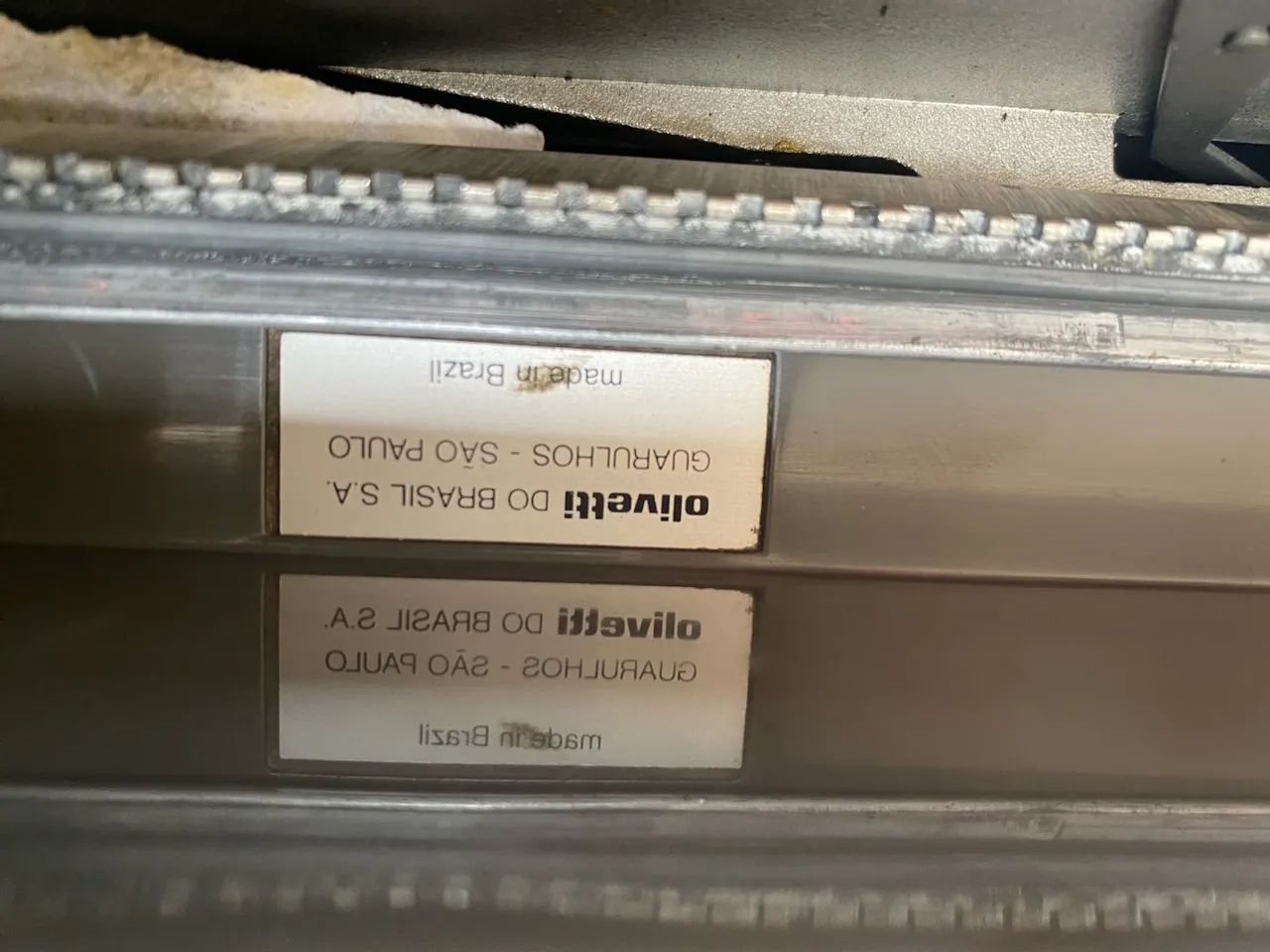 Vendo máquina de escrever olivetti linea 98 antiguidade  - Foto 2