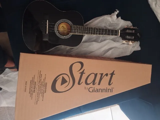 Cavaquinho Giannini. Para iniciantes. Não e elétrico