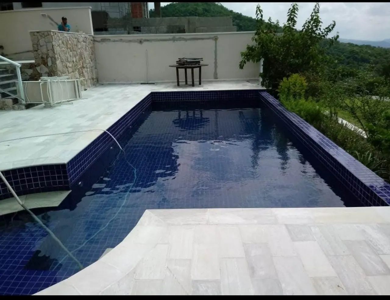 Revestimento em Pedra Serrada São Thomé branca 