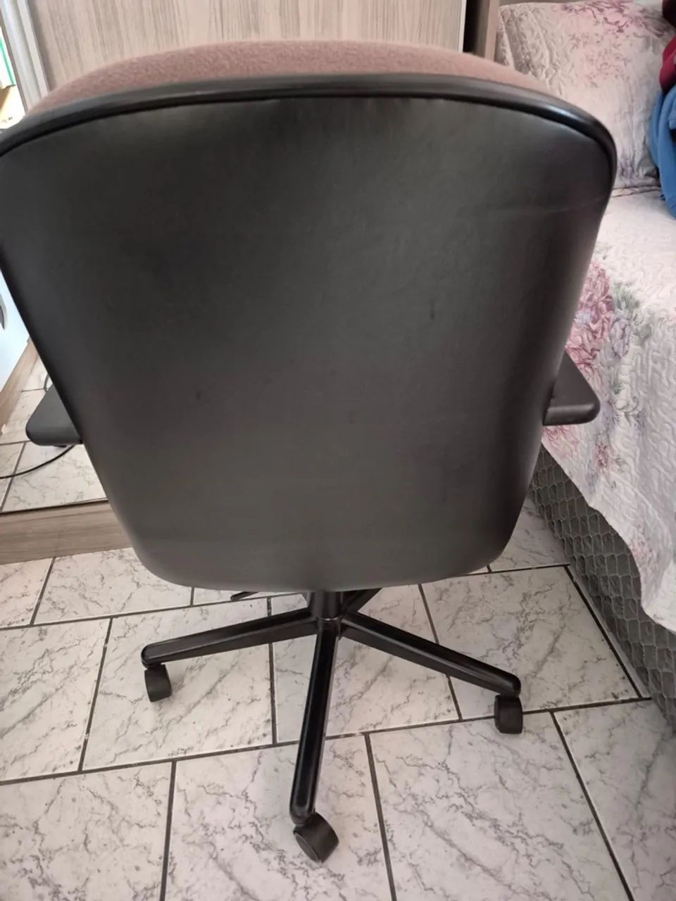Cadeira de escritório confortável e ergonômica - Foto 3