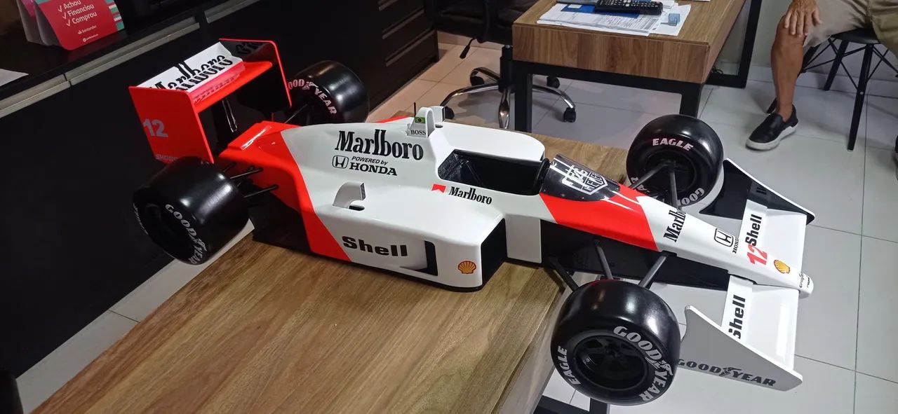 Réplica McLaren mp4/4 Ayrton Senna - 1 metro de comprimento  - Foto 4