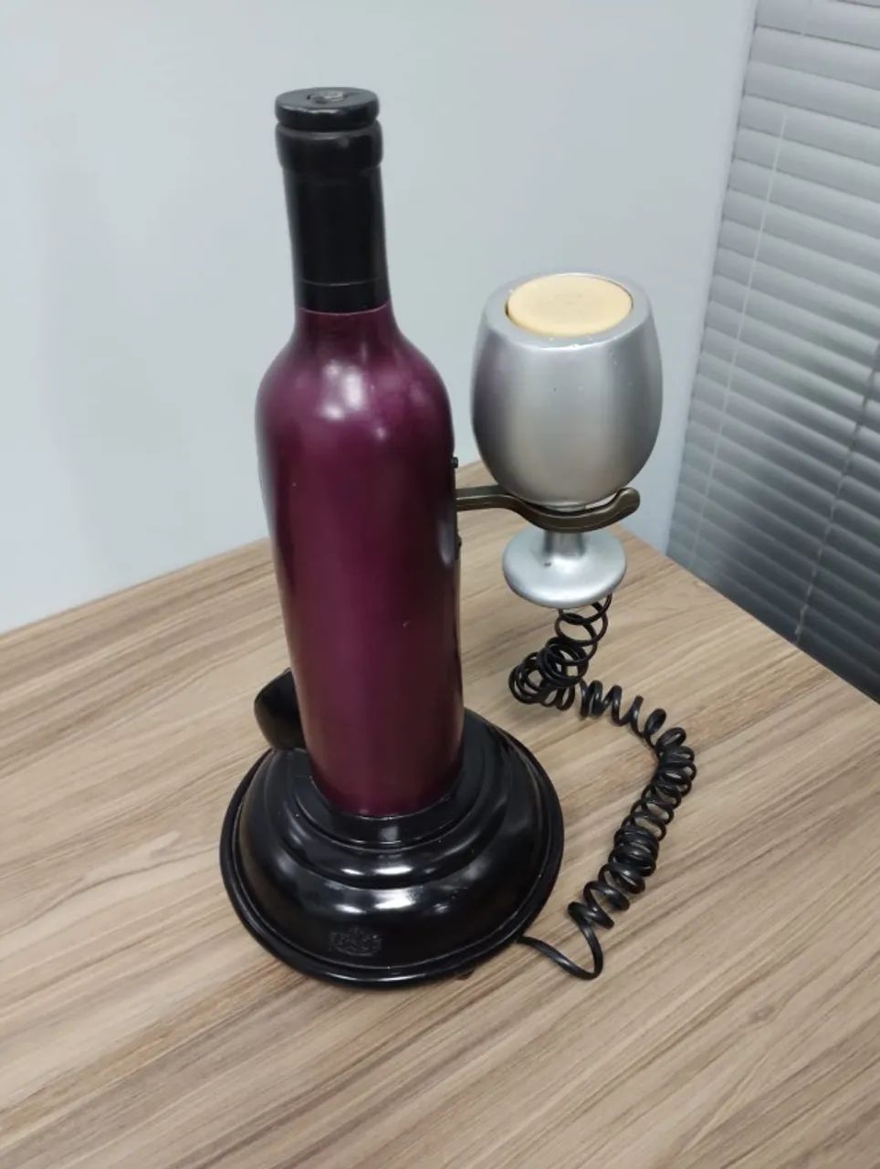 Incrível Telefone analógico em formato de garrafa de vinho 1780 (funcionando) - Foto 3