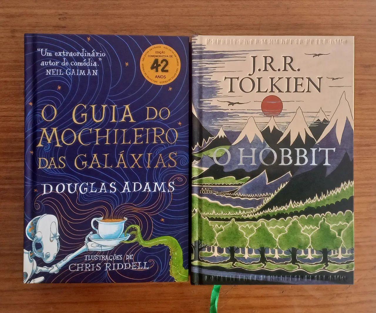O Guia do Mochileiro das Galáxias + O Hobbit - Edições Especiais