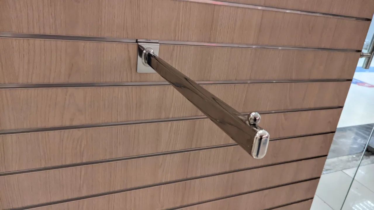 Arara cromada Rt para painel canaletado 40cm