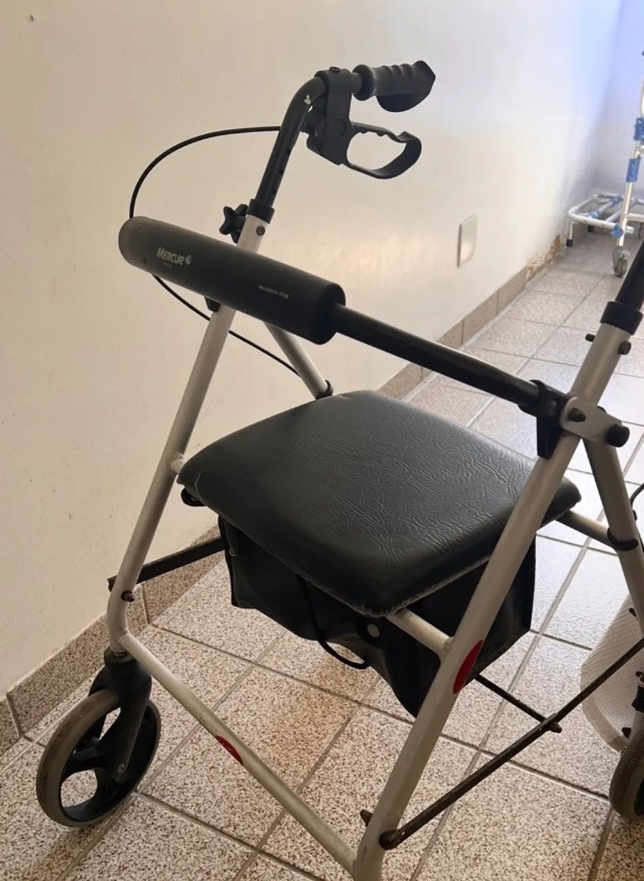 Vendo Andador com assento e Rodas - Mercur - Foto 2