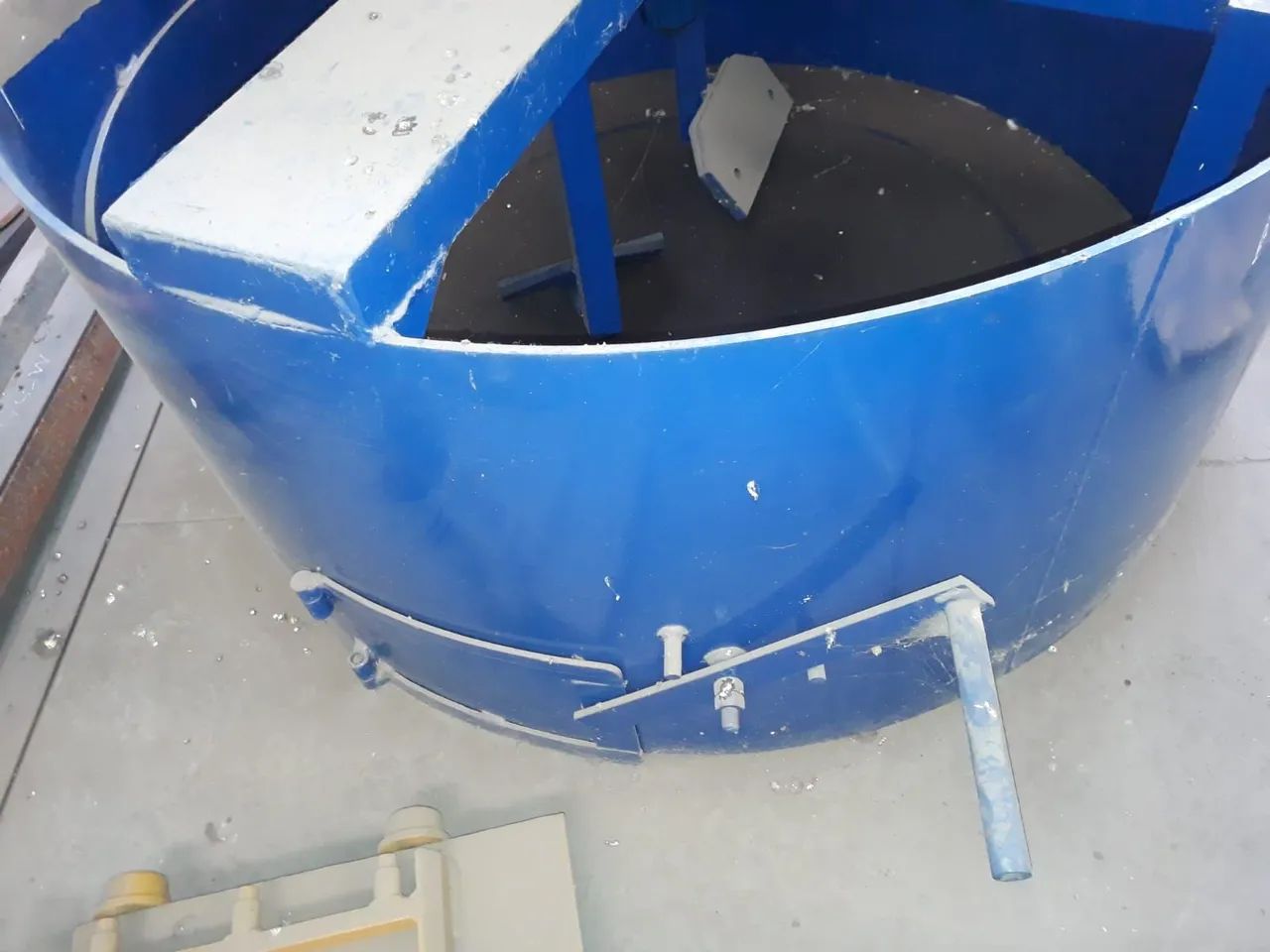 Misturador de concreto de 1000litros com chapa de desgaste 10mm  novo muito resistente - Foto 3