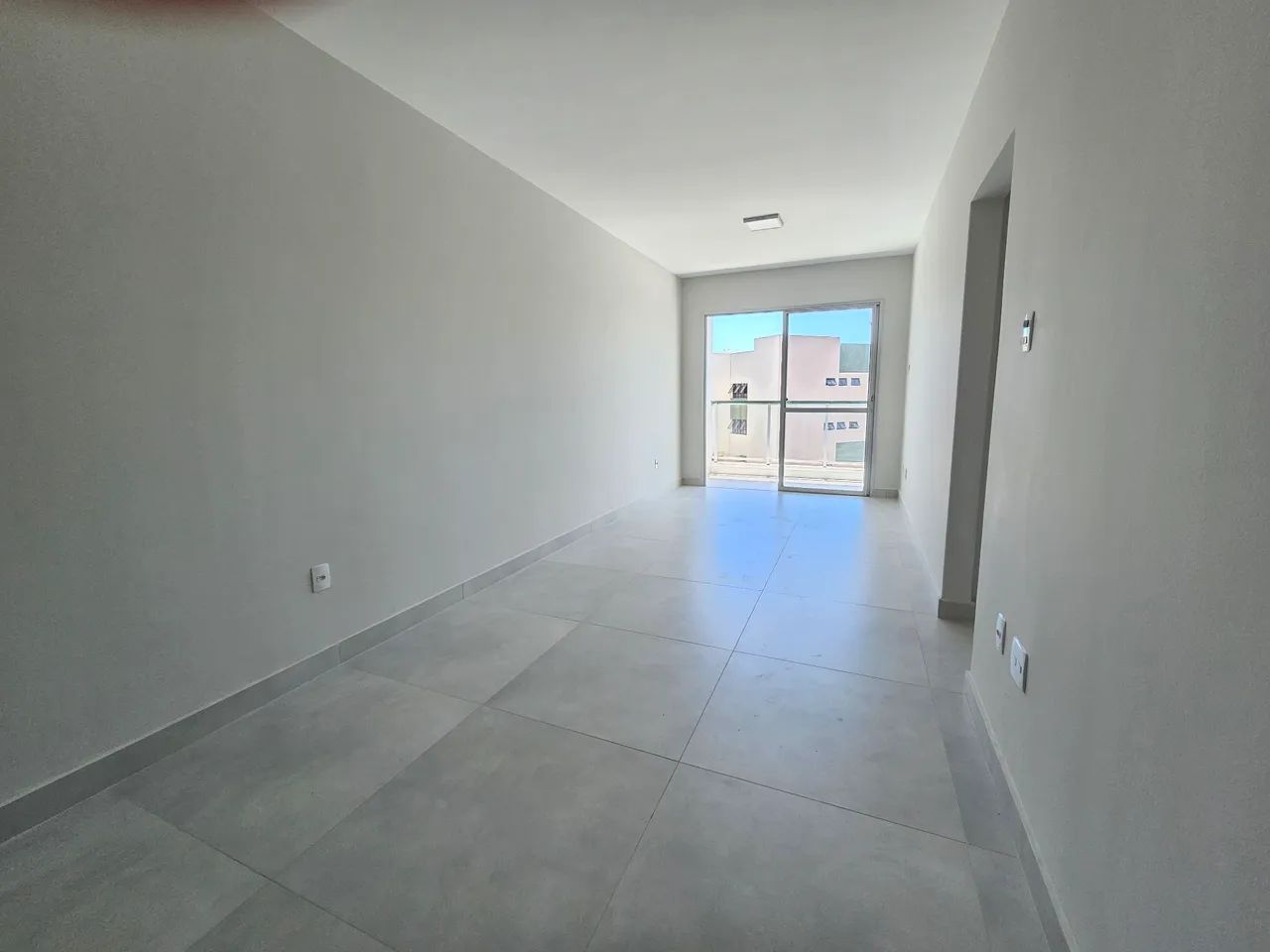 Lindo 2 quartos, 2 banheiros, elevador, varanda, sol da manhã, completamente reformado - Foto 4