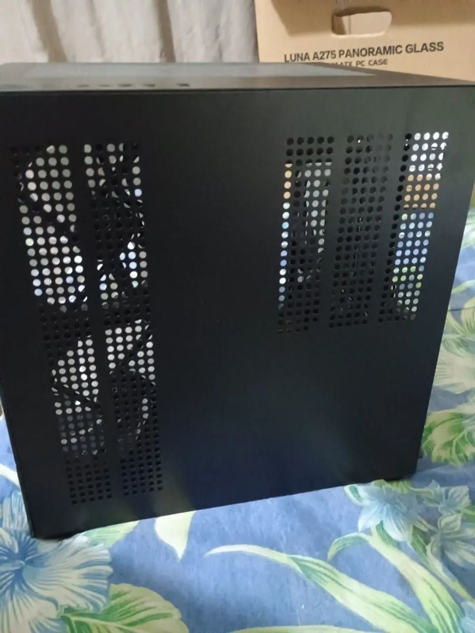 Aigo Luna A275 Gaming Case, Rainbow, Mini-Tower, Glass Side Panel, Includes 3 Fans, Black, A64317902545026121