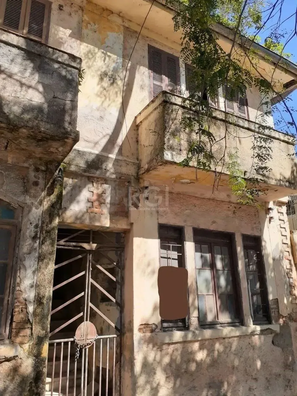 Casa em alvenaria com 2 pavimentos, podendo ser residencial ou comercial em ótima localiza