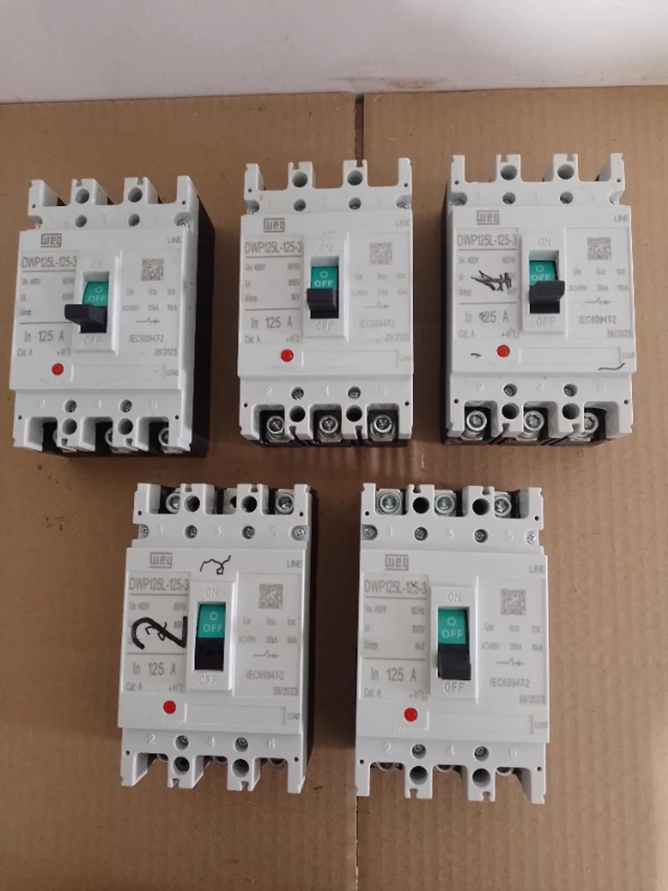 DISJUNTOR 3 X 125A WEG DWP125 L Ue 400V - R$ 200,00 UNID.