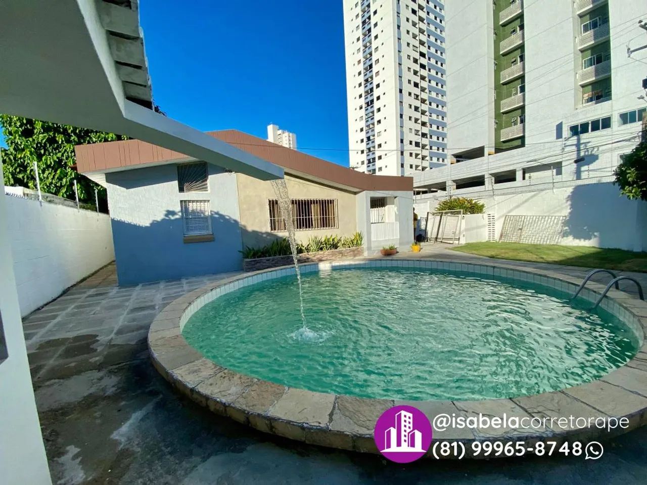 Casa reformada em Piedade, com o piso todo no porcelanato e armários embutidos.