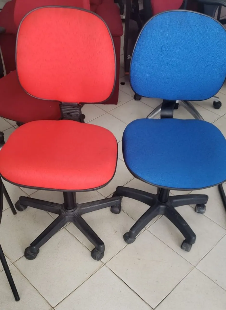 Cadeira giratória escritório - R$230,00 cada