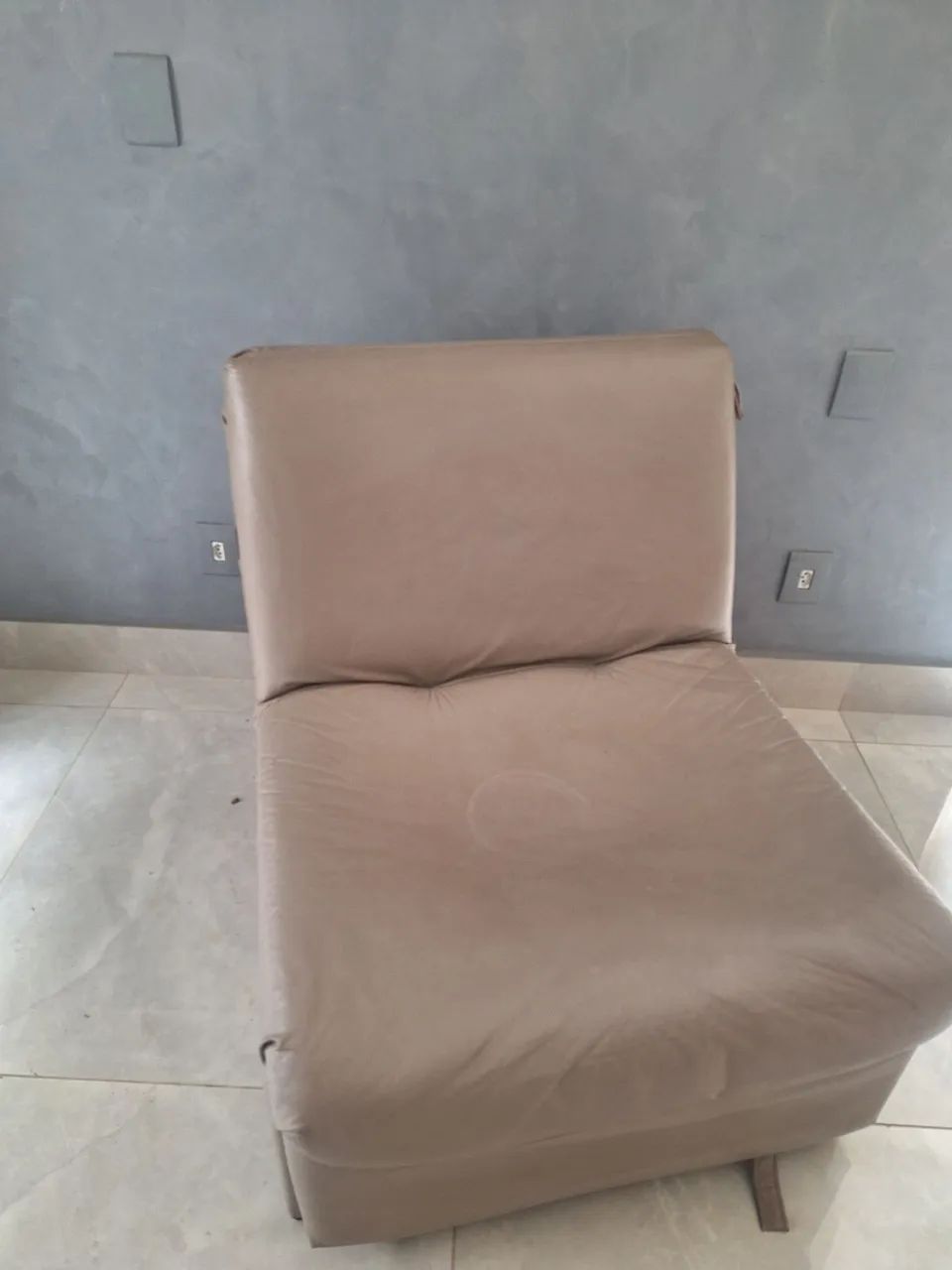 Sofá cama em couro sintético