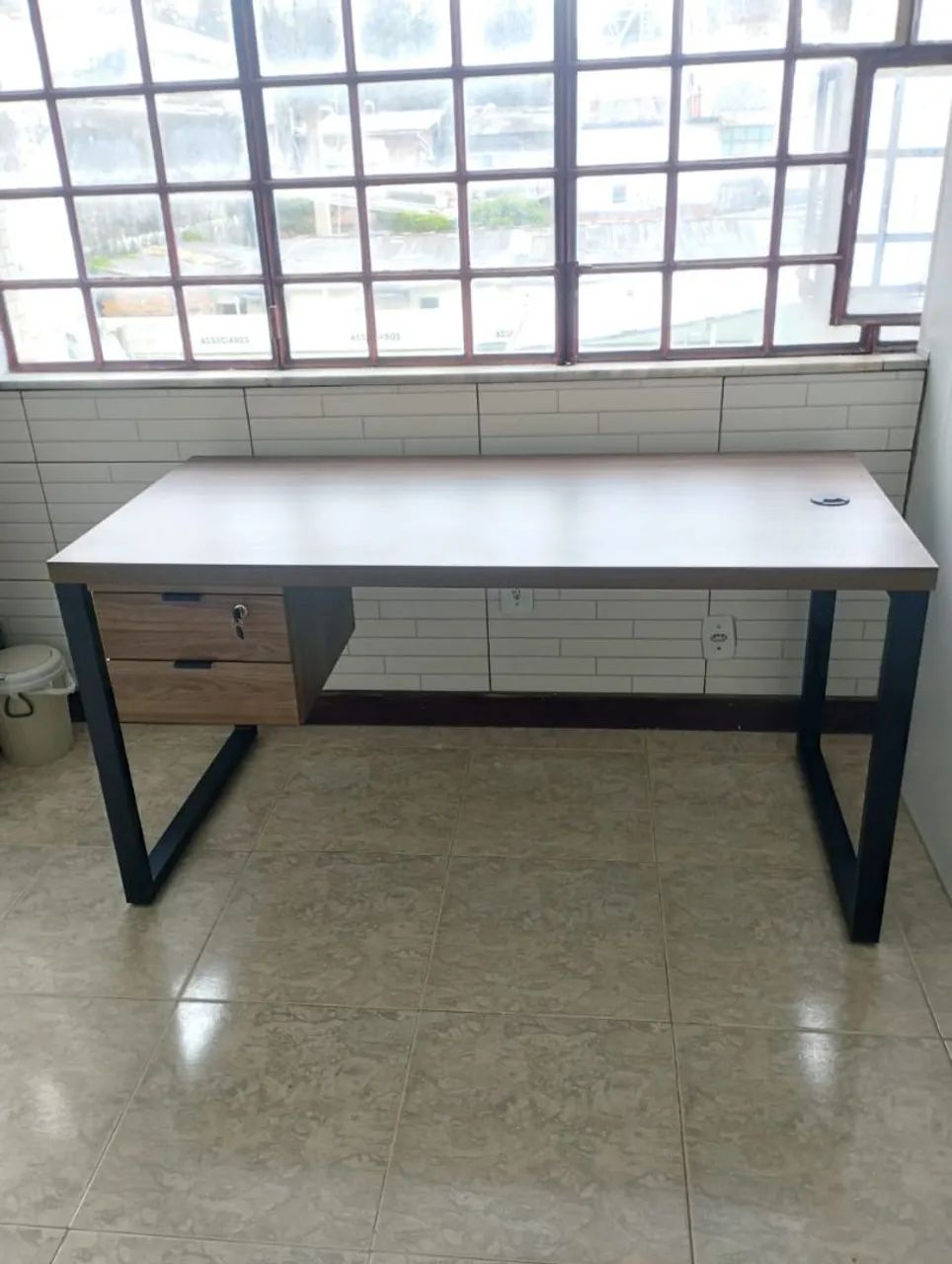 Mesa de 1.50m com gavetas 