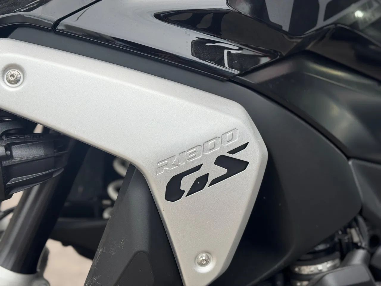 BMW R 1300 GS Triple Black 2024 apenas 1.200 km - Foto 4