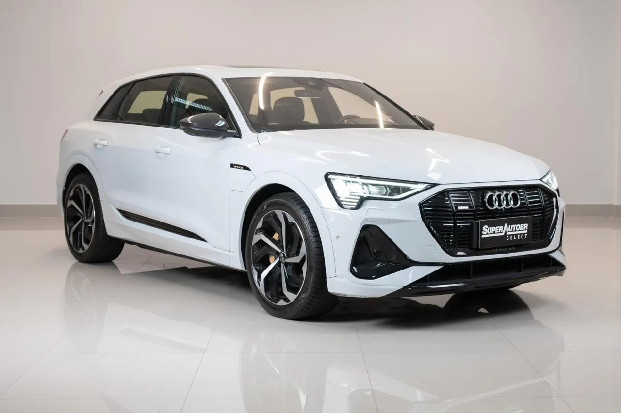 AUDI Q8 Performa. Black Aut. (Elétrico)