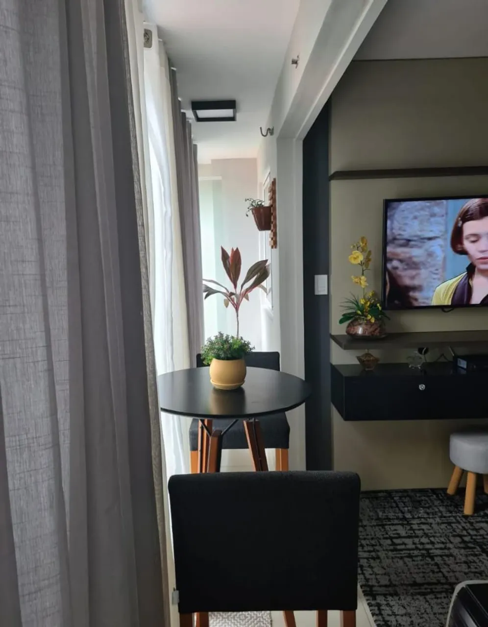 Alugo apartamento com 2 Quartos no edifício Maria Luiza,