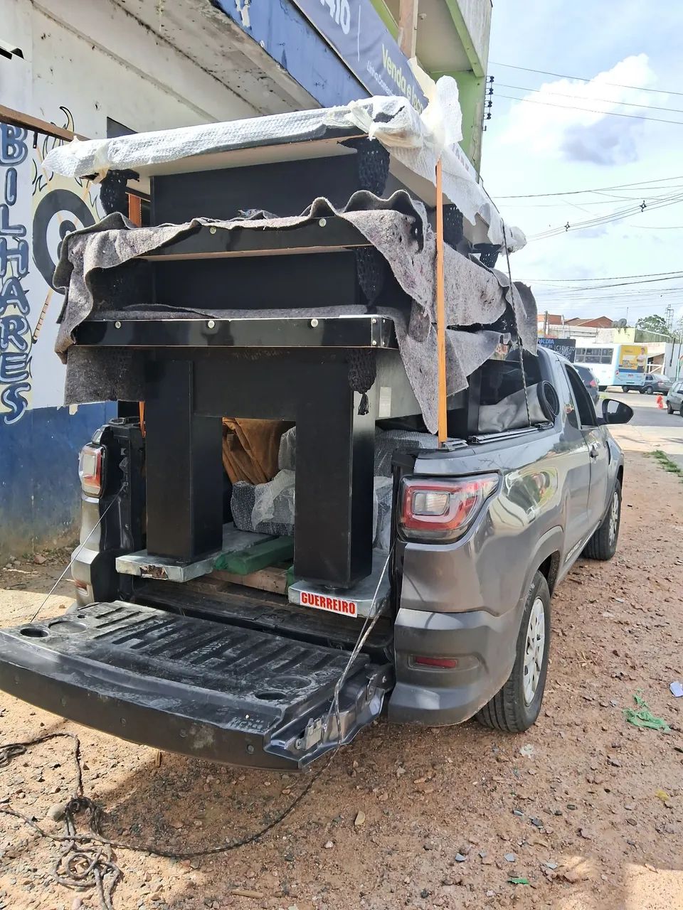 Faço fretes,viagens.