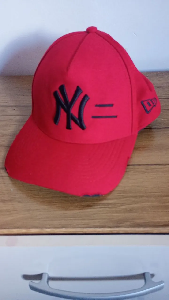 Boné New York Yankees Vermelho Bordado e Preto