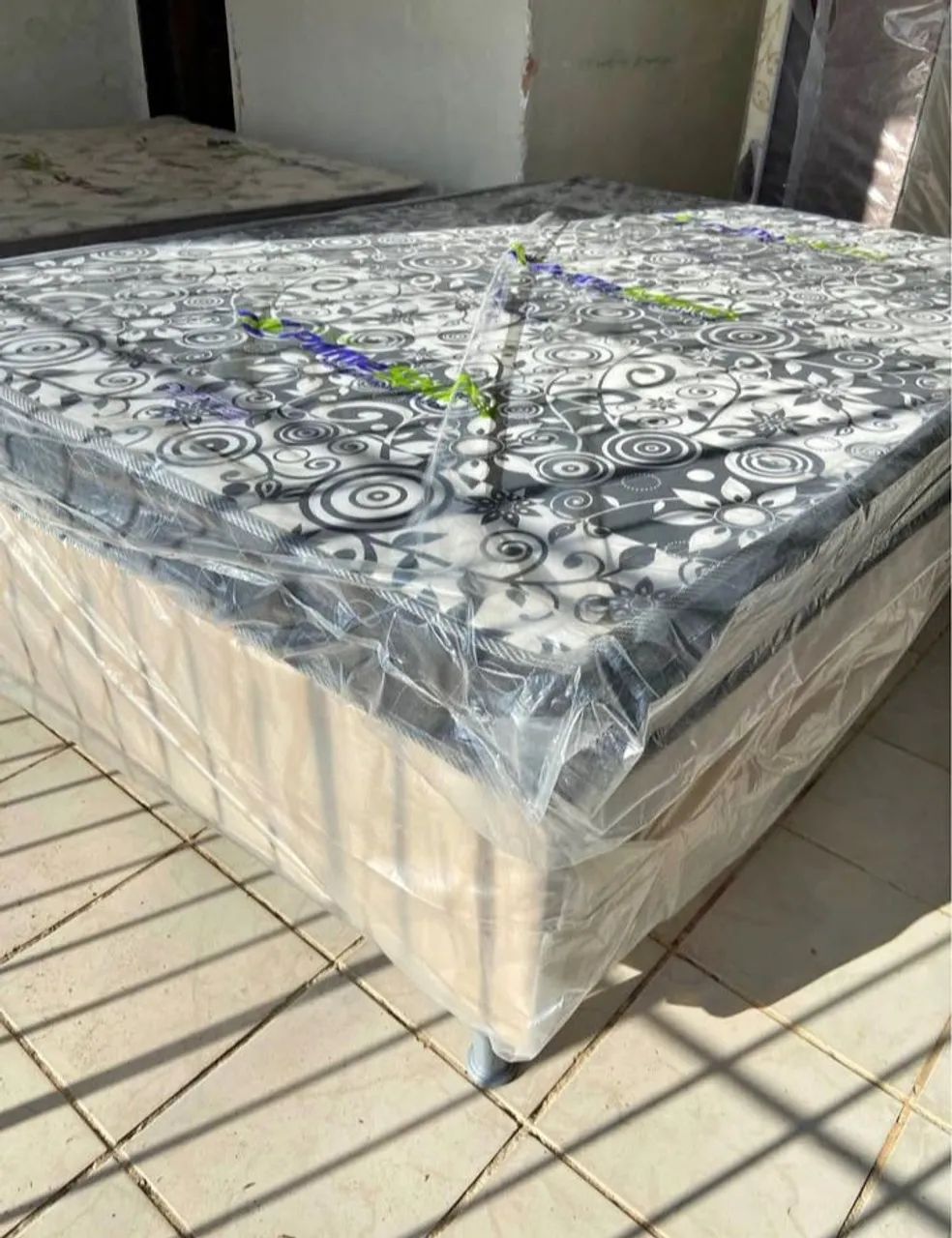 Cama Box com Colchão D33 - Base madeira eucalipto tecido sueder 