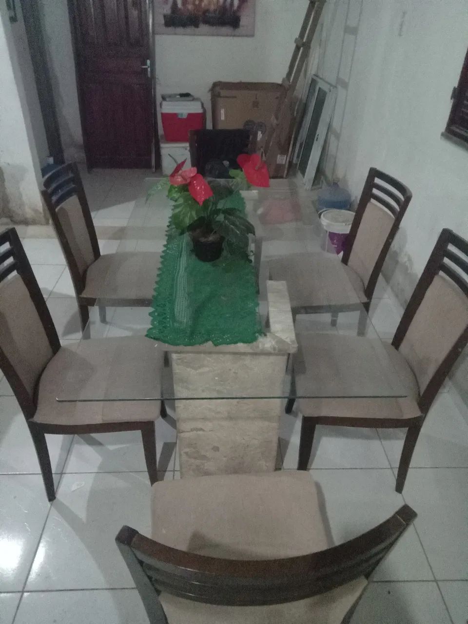 Mesa de Jantar com Tampo de Vidro e 6 Cadeiras