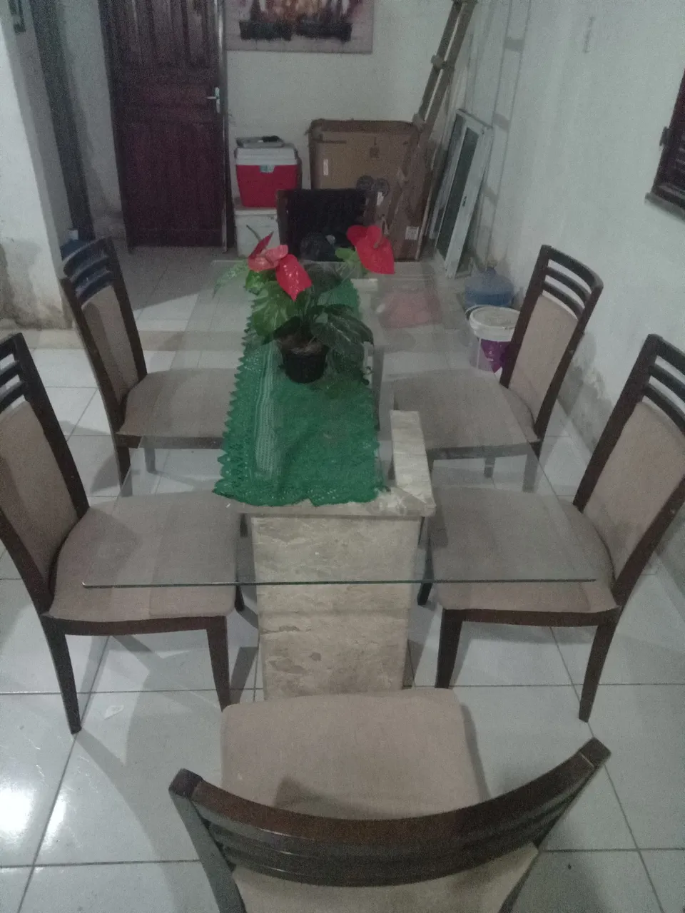 Mesa de Jantar com Tampo de Vidro e 6 Cadeiras